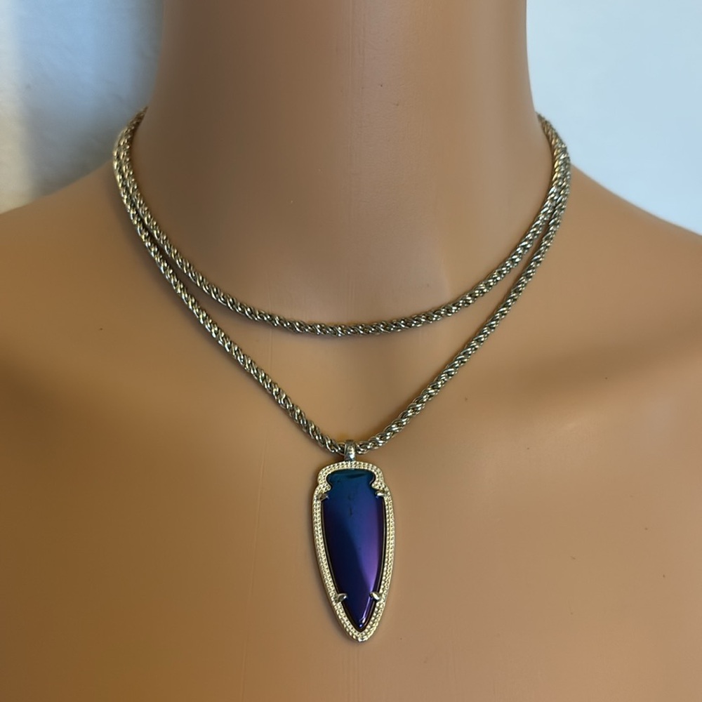Kendra Scott Black/ iridecent Shaylee Gold Pendant Arrow Necklace (Reversible)